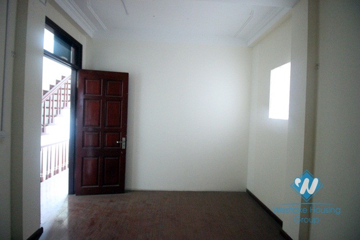 6th floor house for lease in Doi Can, Ba Dinh district.